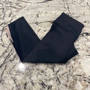 Alo Yoga Black Leggings Cropped Capri- Women’s size XS‎